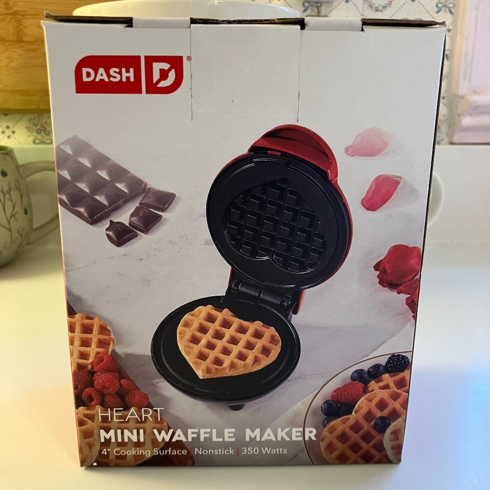 NWOT! ❤️ DASH Mini Heart ❤️ Waffle Maker!